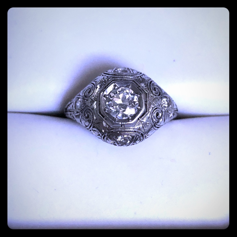 Antique Art Deco diamond and platinum ring